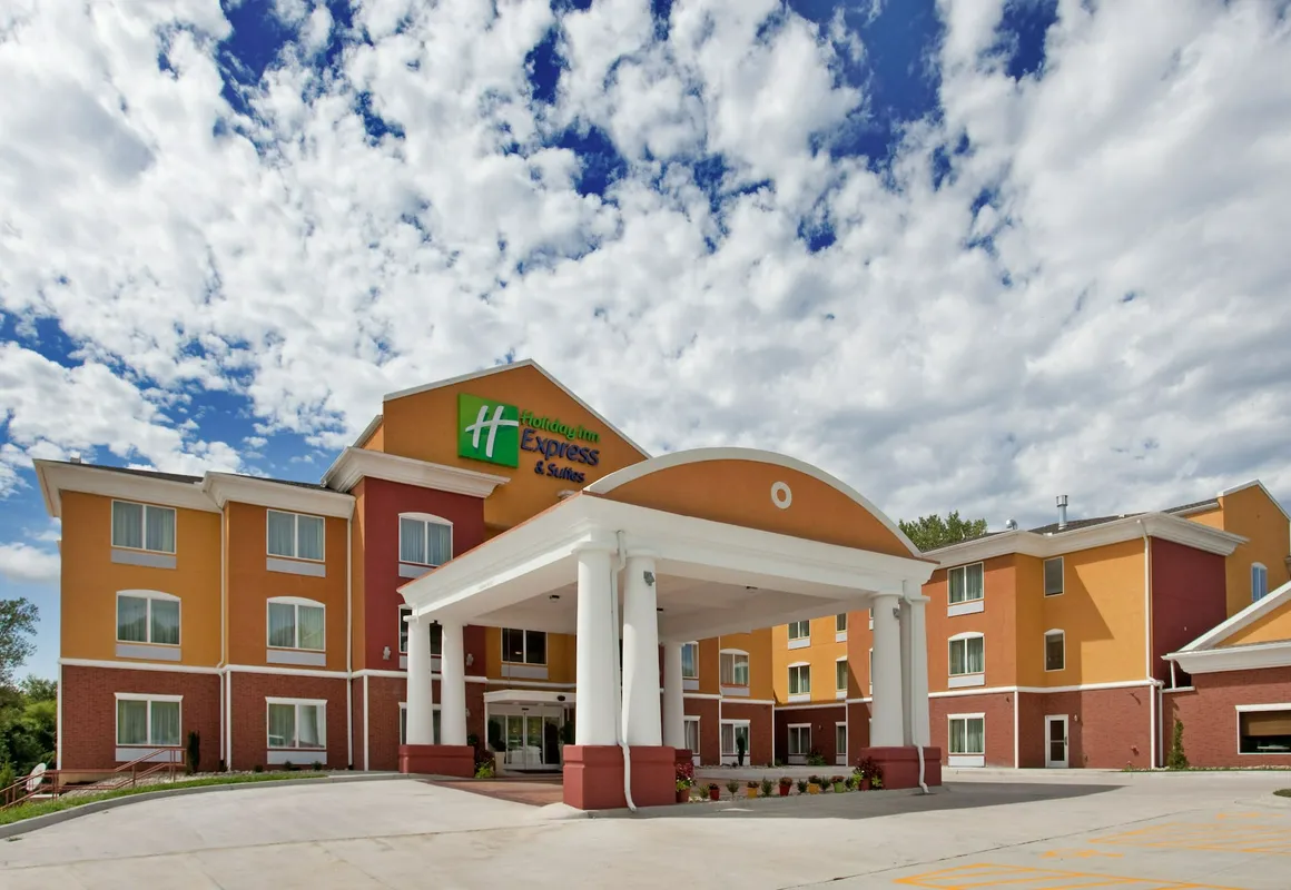 Holiday Inn Express Hotel & Stes Kansas City Sports Complex by IHG hotel hero