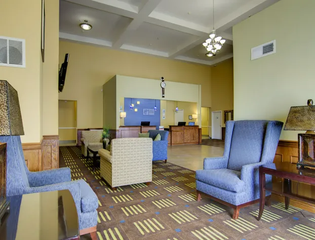 Holiday Inn Express Hotel & Stes Kansas City Sports Complex by IHG hotel detail image 2