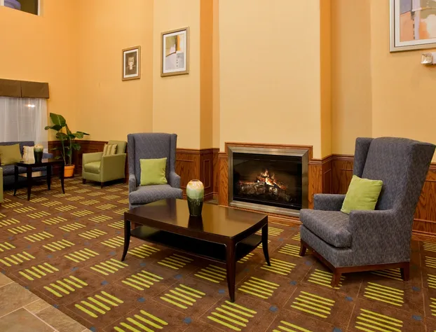 Holiday Inn Express Hotel & Stes Kansas City Sports Complex by IHG hotel detail image 3