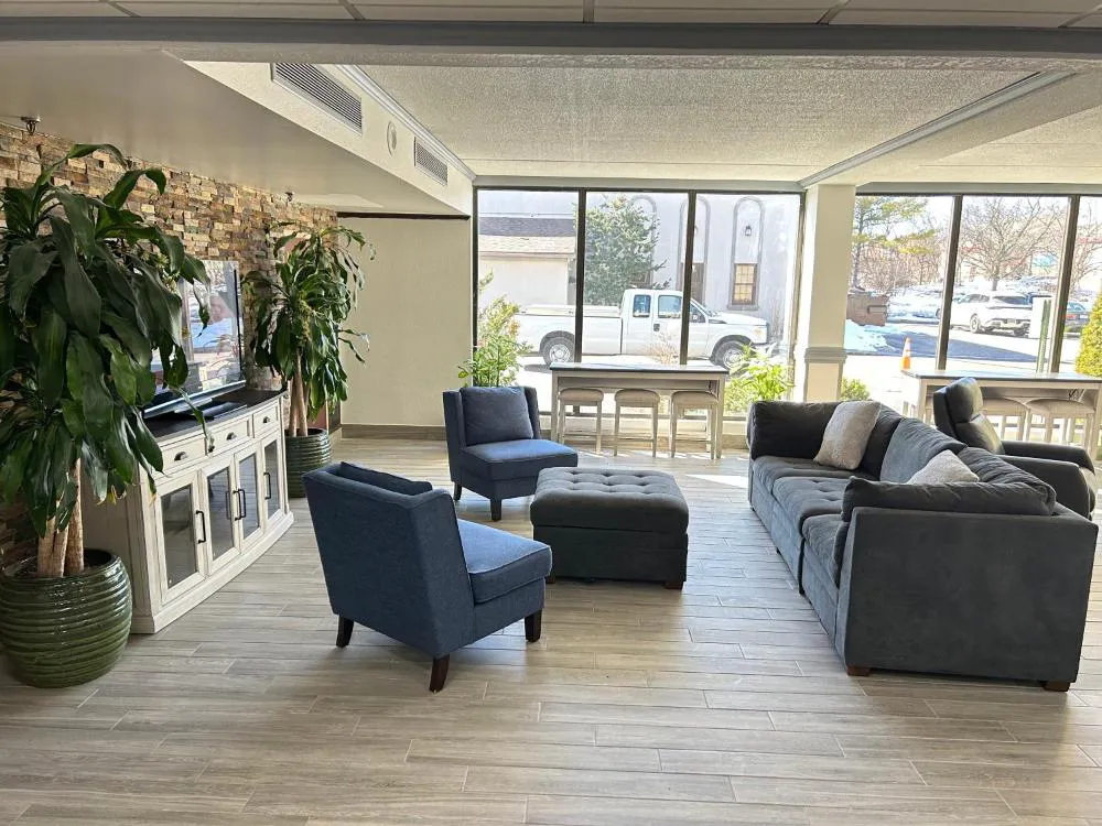 Clarion Inn & Suites Grand Rapids Airport hotel hero