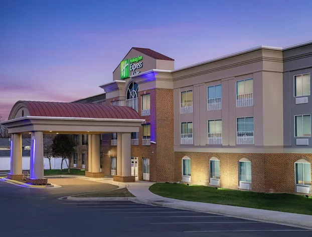 Holiday Inn Express & Suites Alexandria - Fort Belvoir by IHG hotel detail image 4