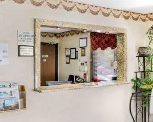 Econo Lodge Grand Forks hotel detail image 1