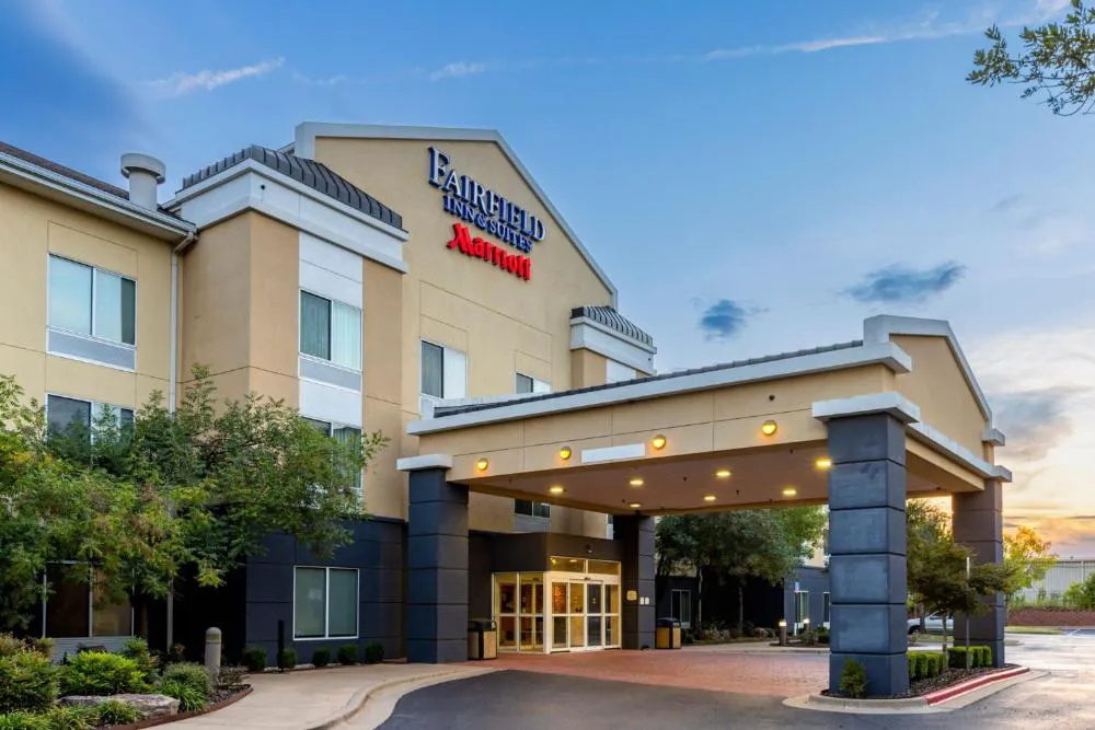 Fairfield Inn & Suites by Marriott Edmond hotel hero