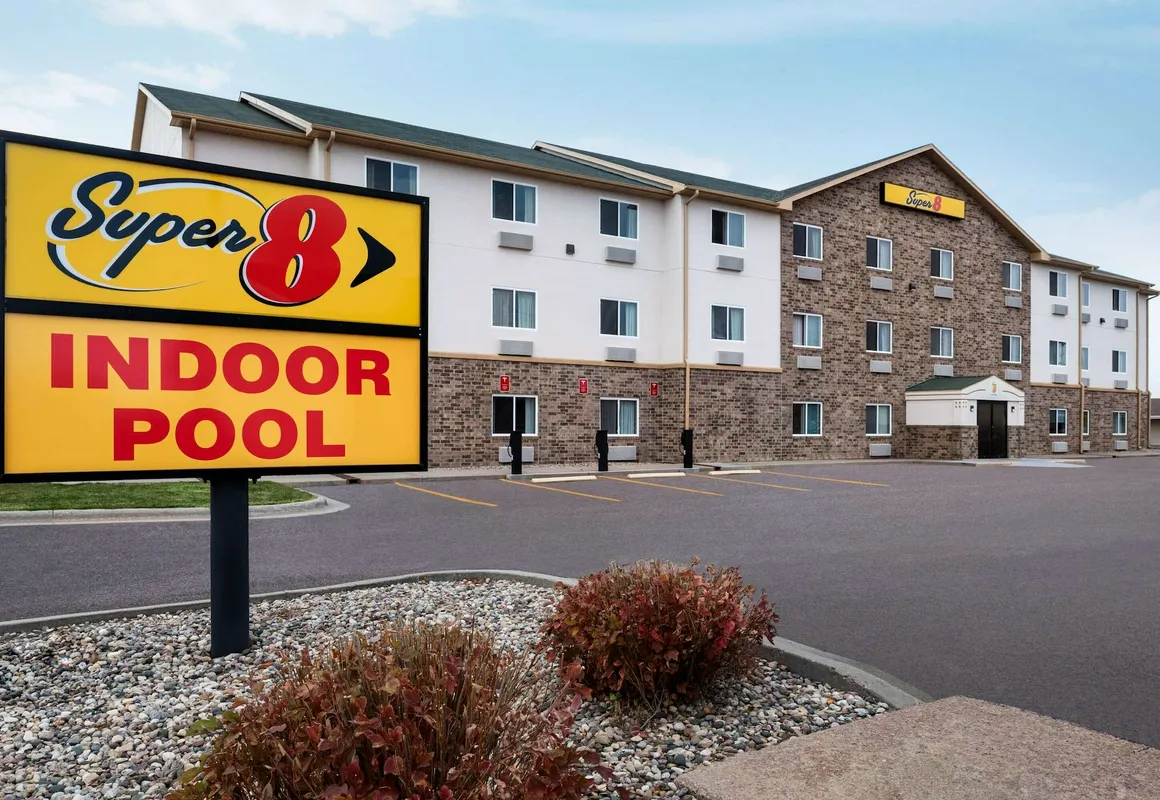 Super 8 by Wyndham Sioux Falls hotel hero