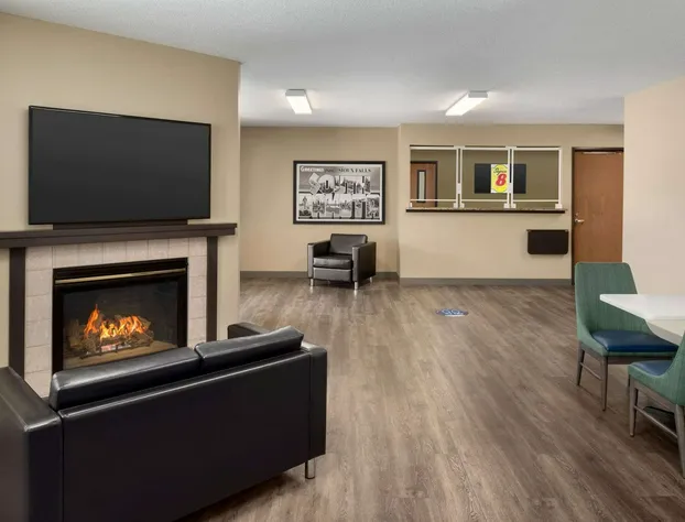 Super 8 by Wyndham Sioux Falls hotel detail image 1