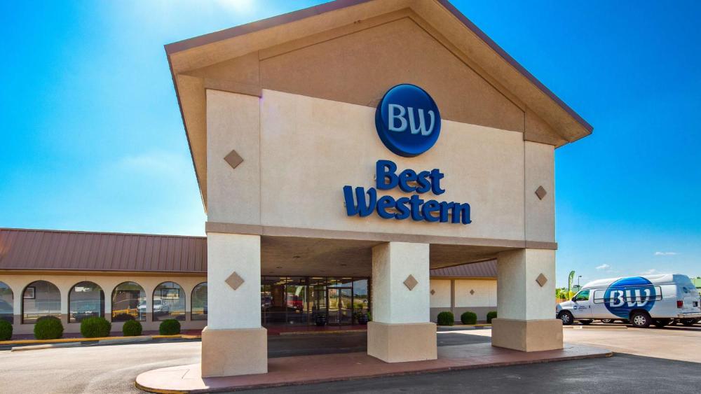 Best Western Airport hotel hero