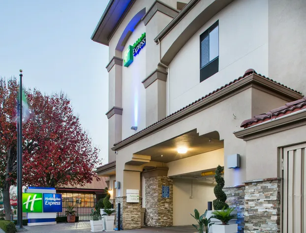 Holiday Inn Express Redwood City-Central by IHG hotel detail image 1
