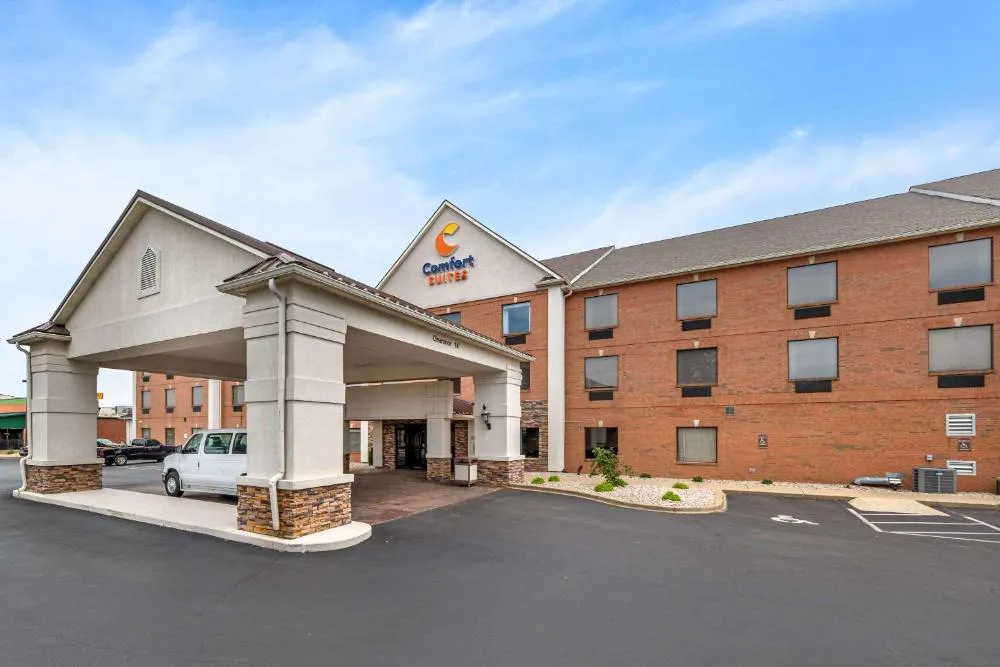 Comfort Suites Louisville Airport hotel hero