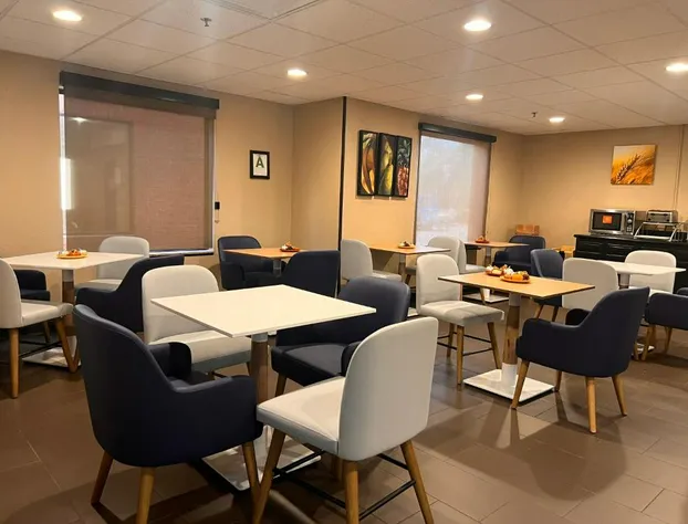 Comfort Suites Louisville Airport hotel detail image 4