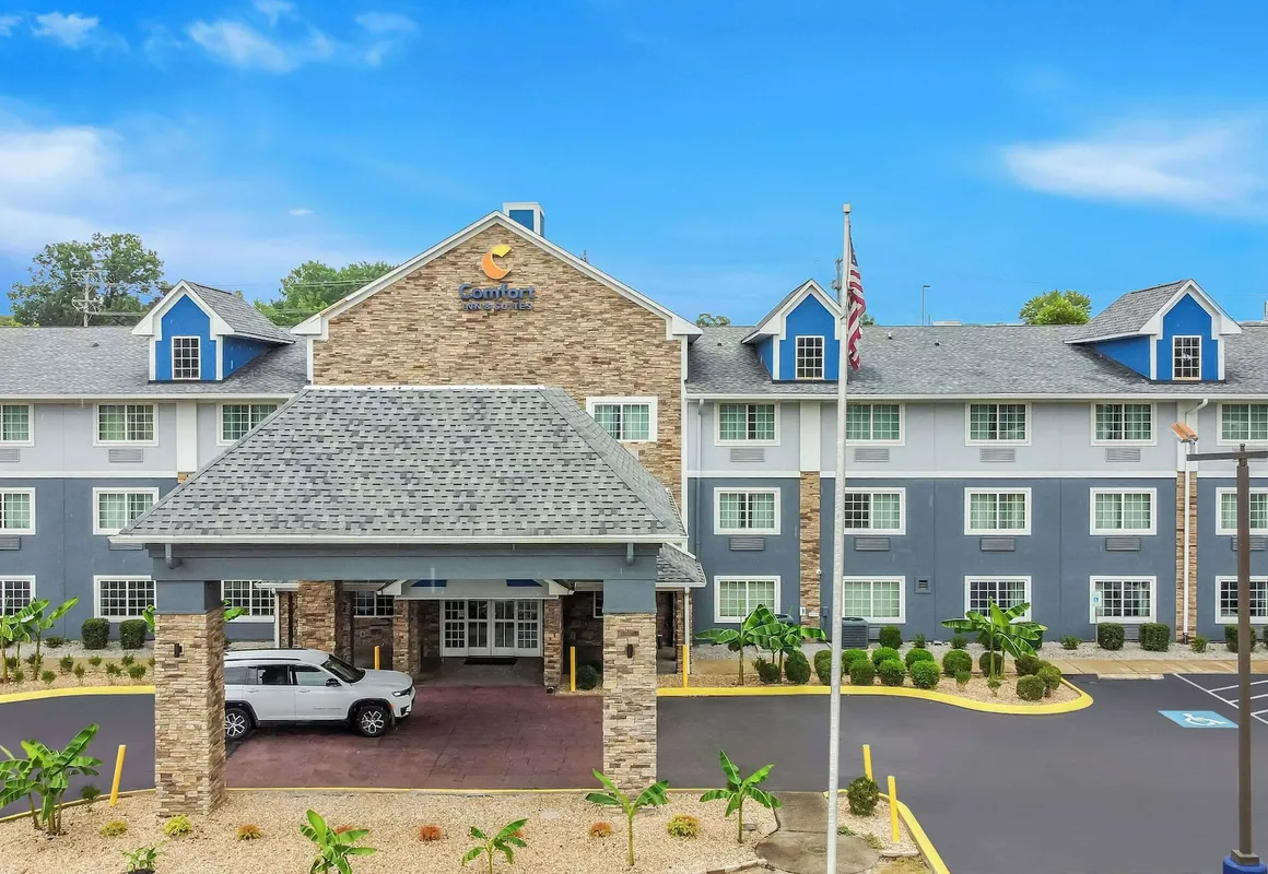 Comfort Inn & Suites Nashville Near Tanger Outlets I-24 Antioch hotel hero