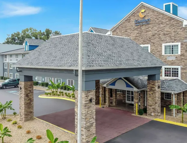 Comfort Inn & Suites Nashville Near Tanger Outlets I-24 Antioch hotel detail image 1