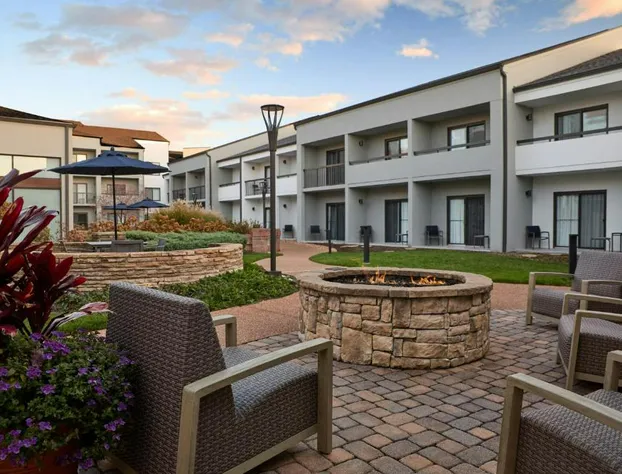 Courtyard by Marriott St Louis Creve Coeur hotel detail image 1