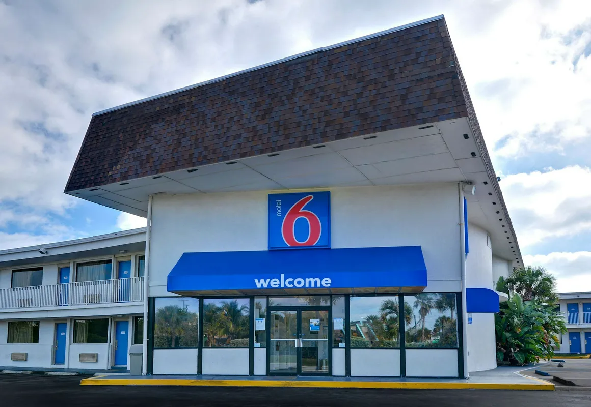 Motel 6 Cocoa Beach, FL hotel hero