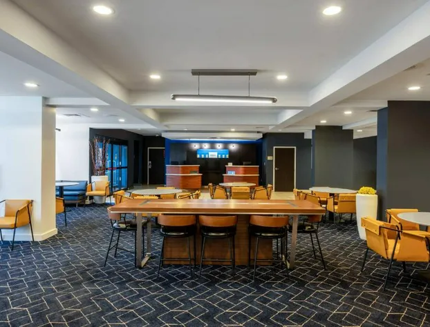 Courtyard by Marriott Columbus Airport hotel detail image 2