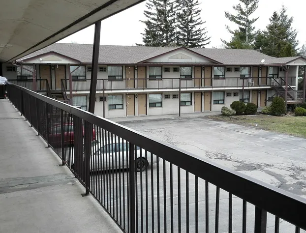 Howard Johnson by Wyndham Niagara Falls hotel detail image 2