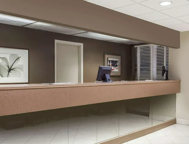 Howard Johnson by Wyndham Niagara Falls hotel detail image 4