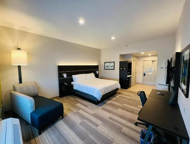 Holiday Inn Express & Suites Salinas by IHG hotel detail image 3