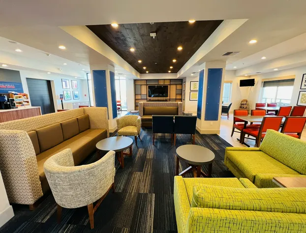 Holiday Inn Express & Suites Salinas by IHG hotel detail image 3