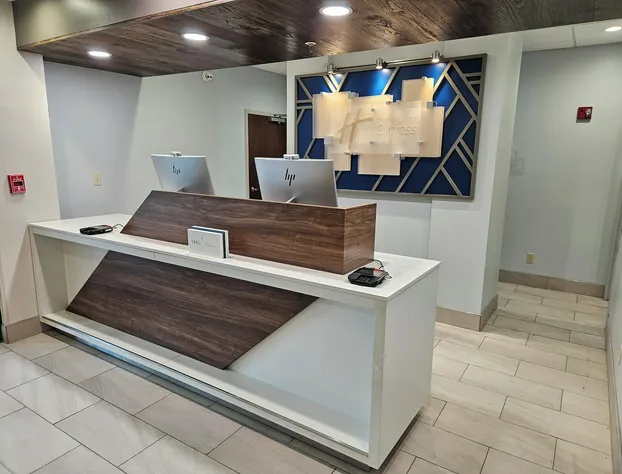 Holiday Inn Express Hotel & Suites Cincinnati-Blue Ash by IHG hotel detail image 4