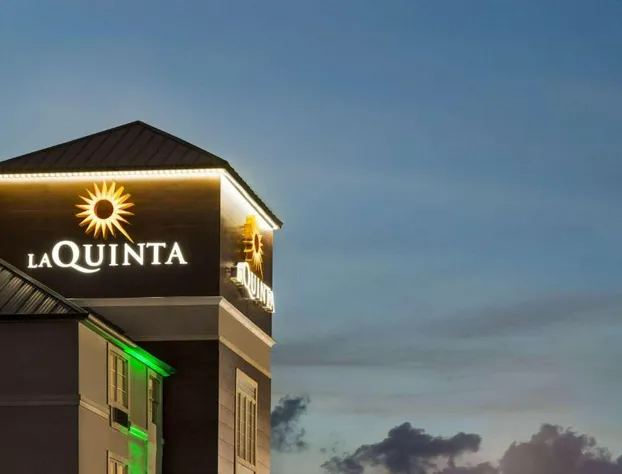 La Quinta Inn & Suites by Wyndham San Antonio N Stone Oak hotel detail image 1