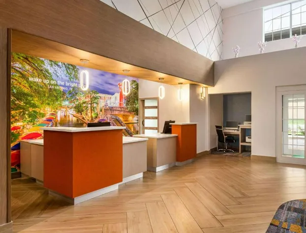 La Quinta Inn & Suites by Wyndham San Antonio N Stone Oak hotel detail image 4