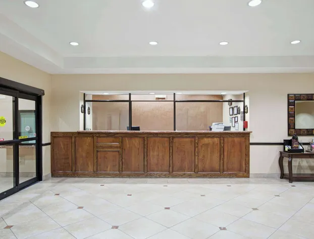 Super 8 by Wyndham IAH West/Greenspoint hotel detail image 2