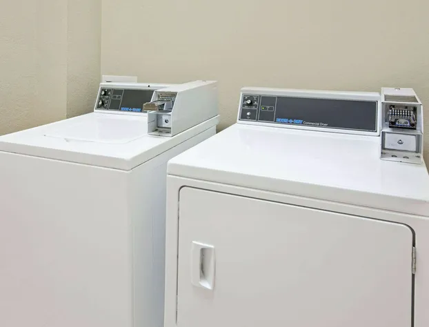 Super 8 by Wyndham IAH West/Greenspoint hotel detail image 4