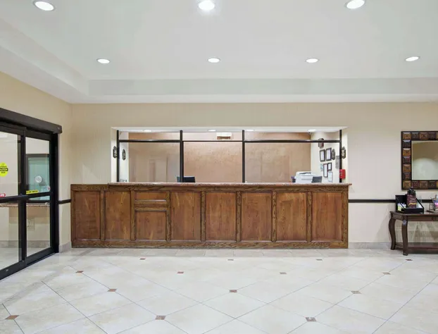 Super 8 by Wyndham IAH West/Greenspoint hotel detail image 2