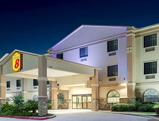 Super 8 by Wyndham IAH West/Greenspoint hotel detail image 1