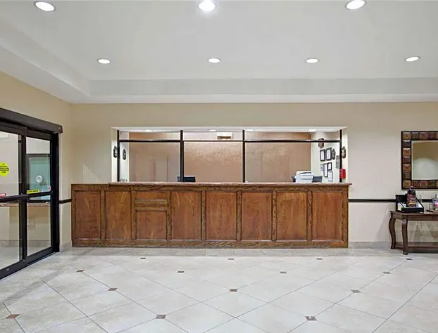 Super 8 by Wyndham IAH West/Greenspoint hotel detail image 4