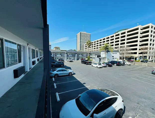 SureStay by Best Western Fresno Central hotel detail image 2