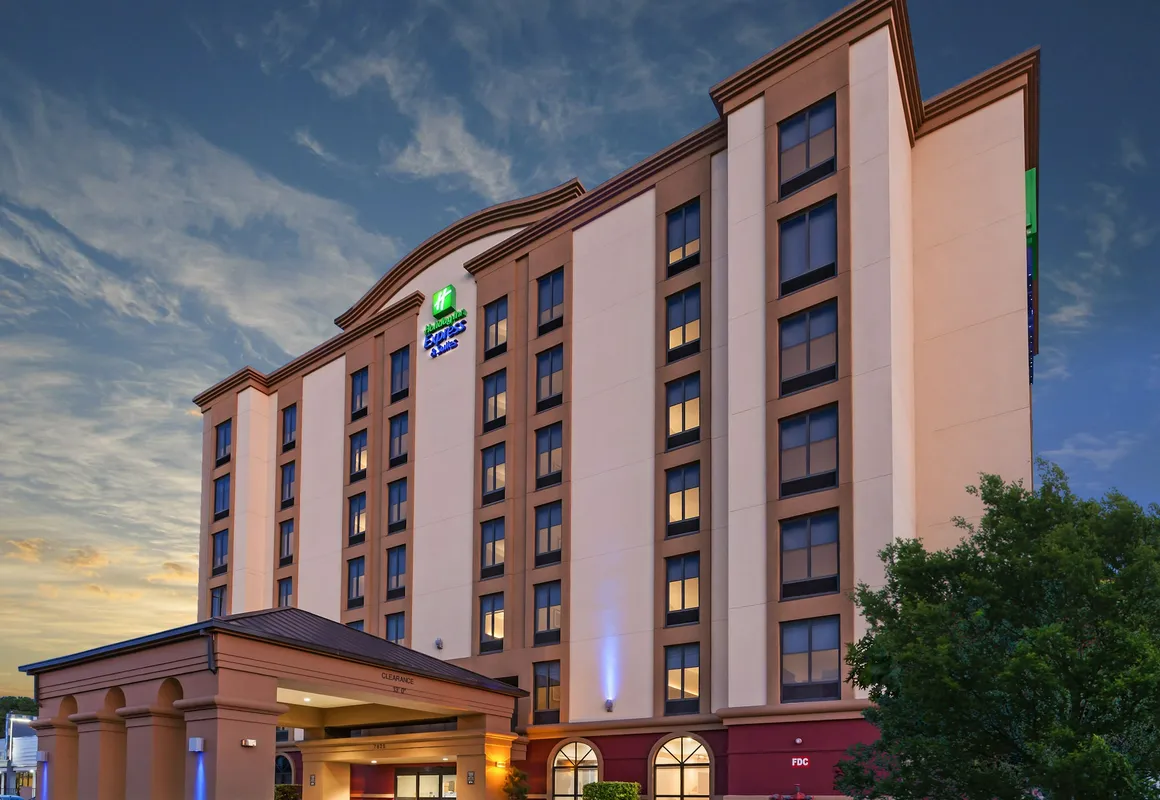 Holiday Inn Express & Suites Houston - Memorial Park Area by IHG hotel hero