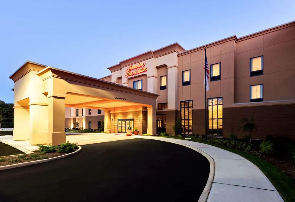Hampton Inn & Suites Mahwah hotel hero