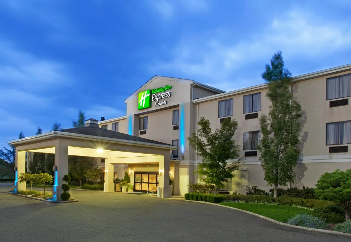 Holiday Inn Express & Suites Alliance by IHG hotel hero