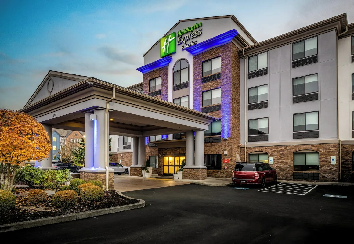 Holiday Inn Express Hotel & Suites Vancouver Mall by IHG hotel hero
