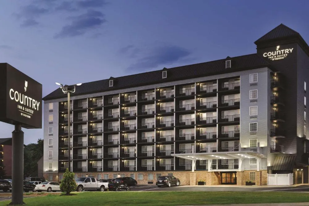 Country Inn & Suites by Radisson, Pigeon Forge South, TN hotel hero