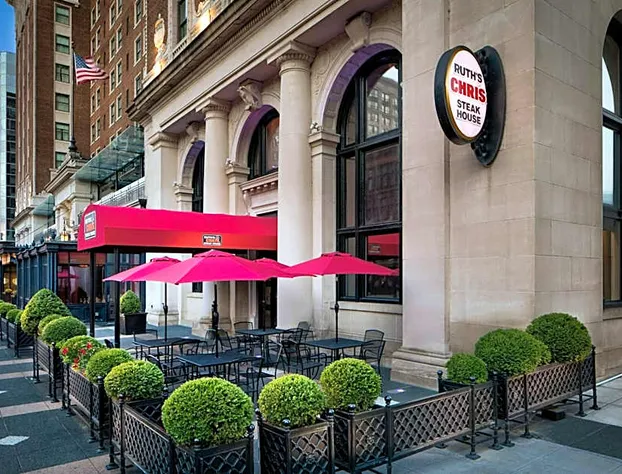 Amway Grand Plaza, Curio Collection by Hilton hotel detail image 3