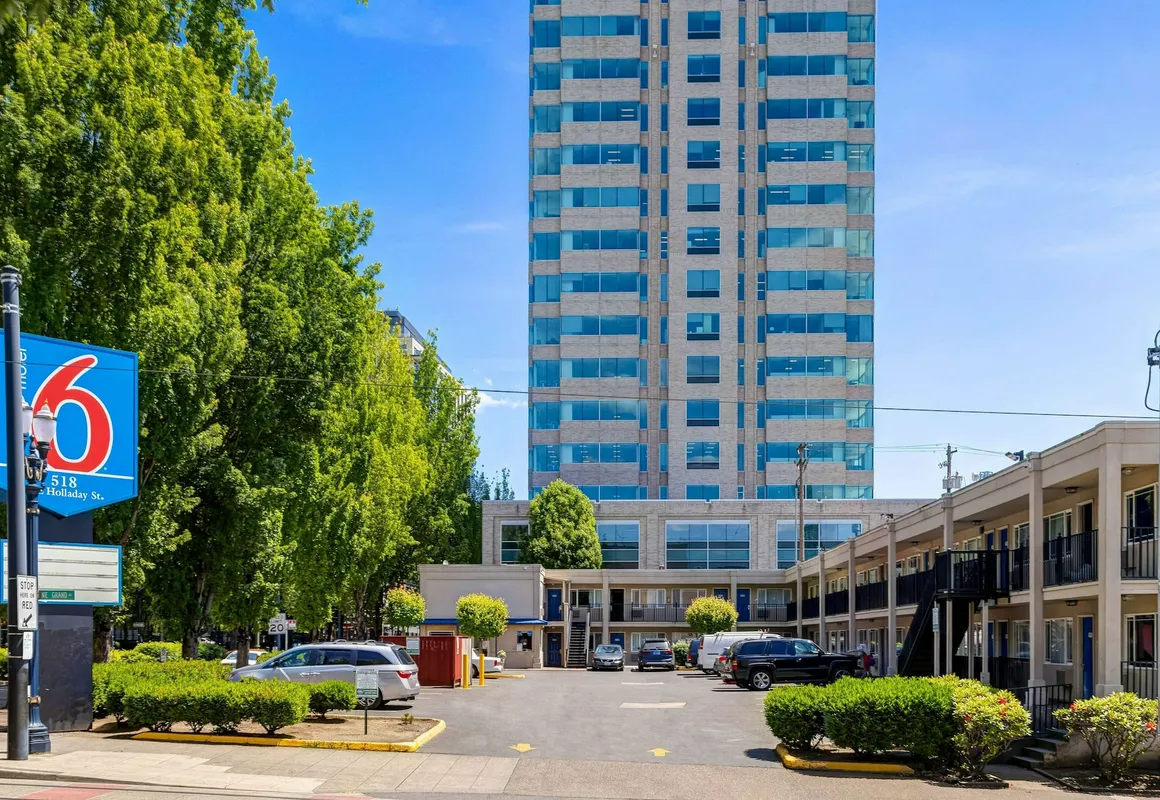 Motel 6 Portland, OR - Downtown hotel hero
