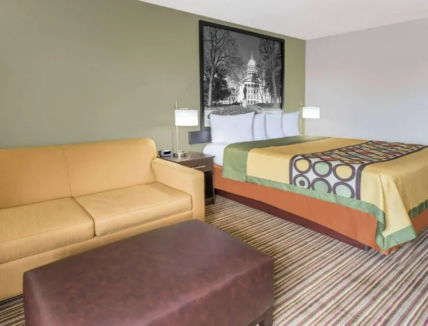 Super 8 by Wyndham Madison South hotel detail image 4