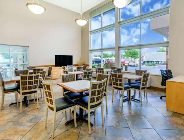 Super 8 by Wyndham Madison South hotel detail image 3