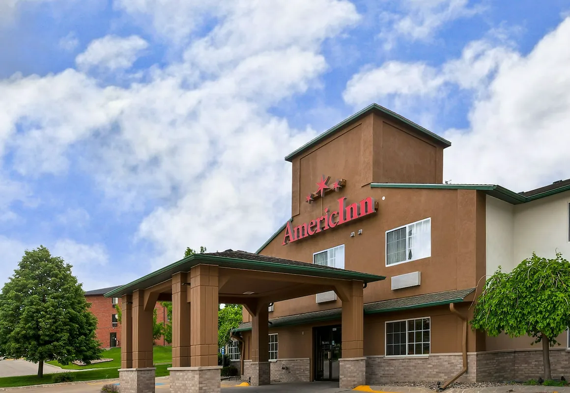 AmericInn by Wyndham Des Moines Airport hotel hero