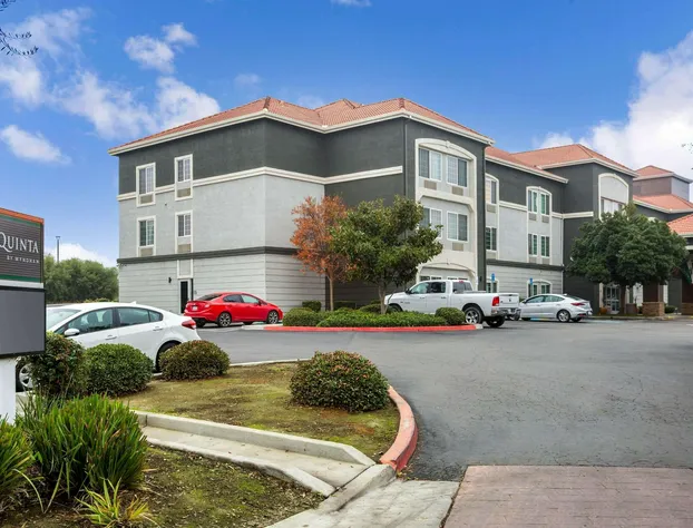 La Quinta Inn & Suites by Wyndham Visalia/Sequoia Gateway hotel detail image 3