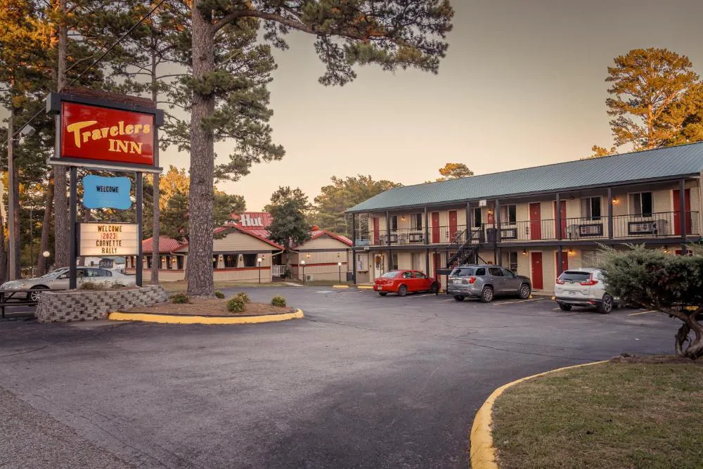 Travelers Inn hotel hero