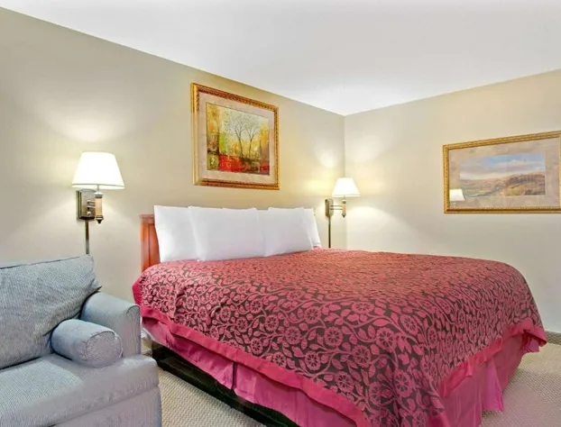 Days Inn and Suites by Wyndham St. Louis/Westport Plaza hotel detail image 3