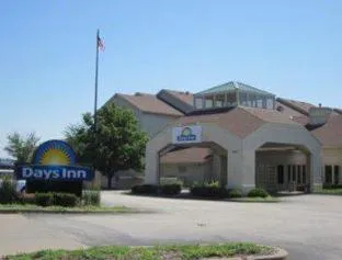 Days Inn and Suites by Wyndham St. Louis/Westport Plaza hotel detail image 1