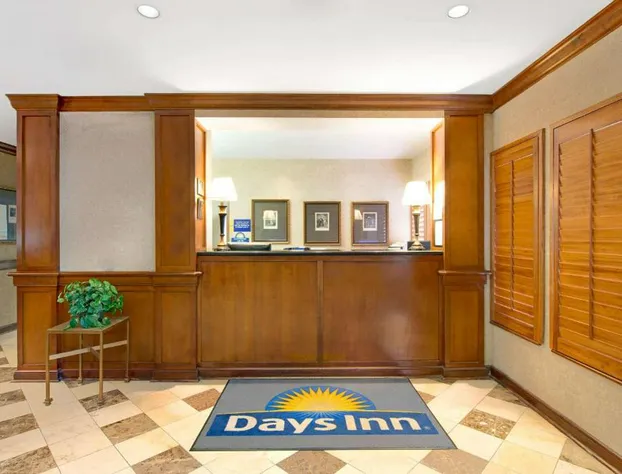 Days Inn and Suites by Wyndham St. Louis/Westport Plaza hotel detail image 1