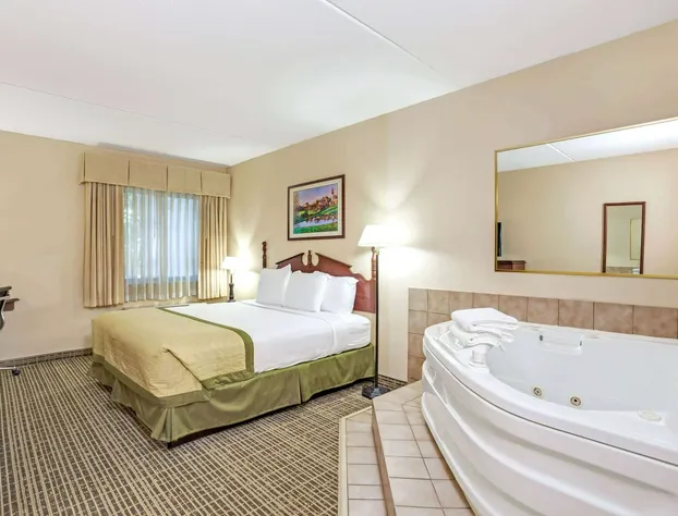 Baymont by Wyndham Louisville Airport South hotel detail image 3