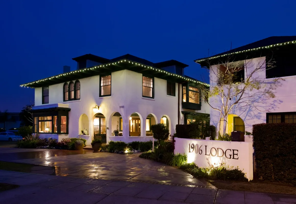 1906 Lodge hotel hero