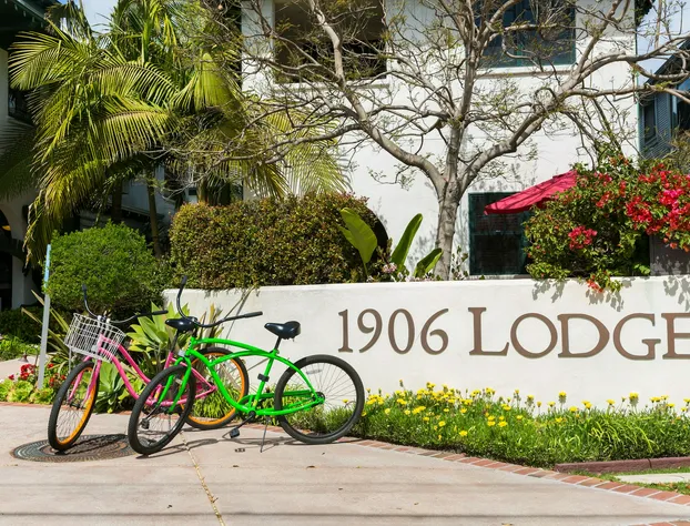 1906 Lodge hotel detail image 1