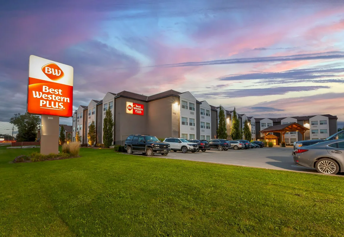 Best Western Plus Rose City Suites hotel hero